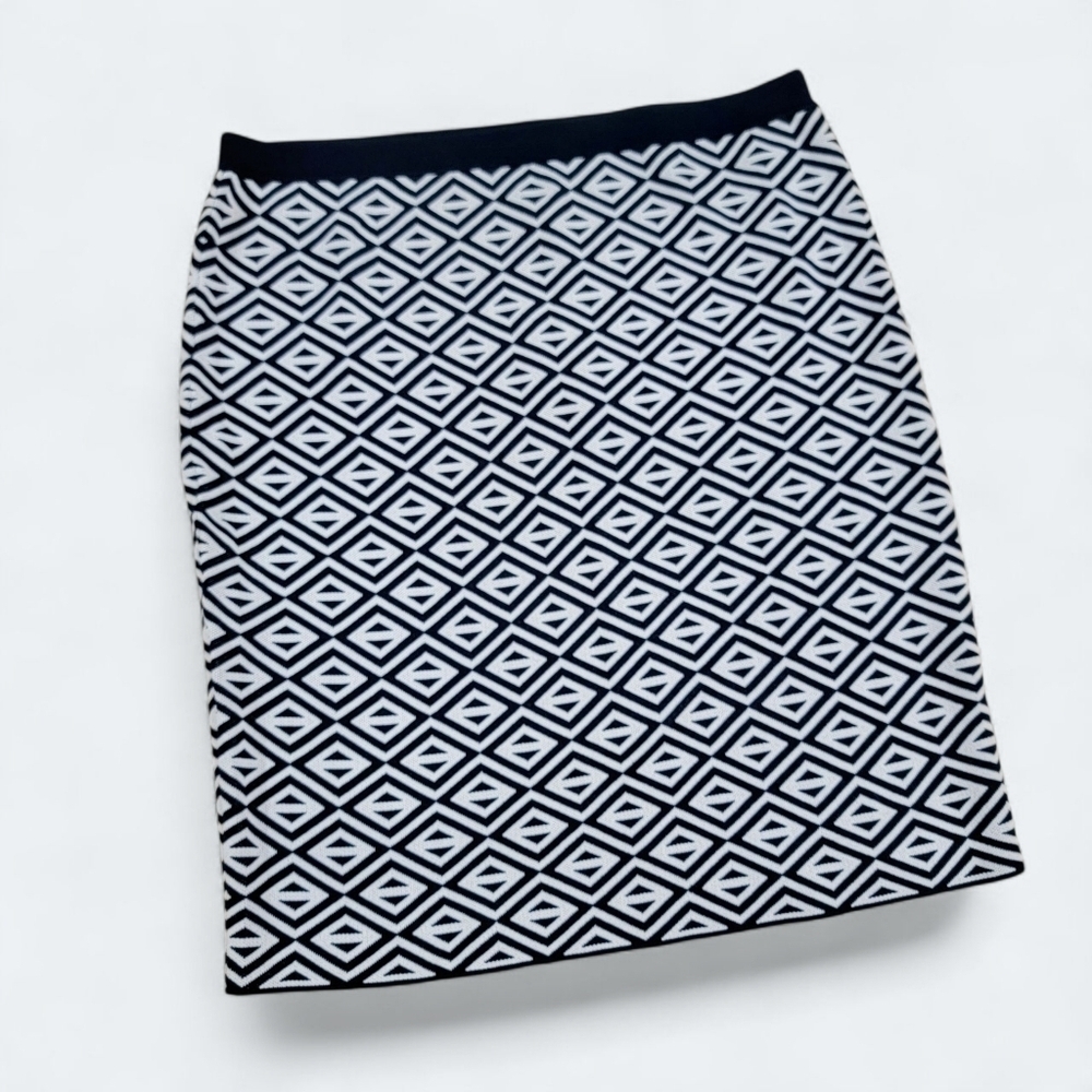 NEW Grace Knit Dressing Geometric Patterned Black and White Skirt Size XL